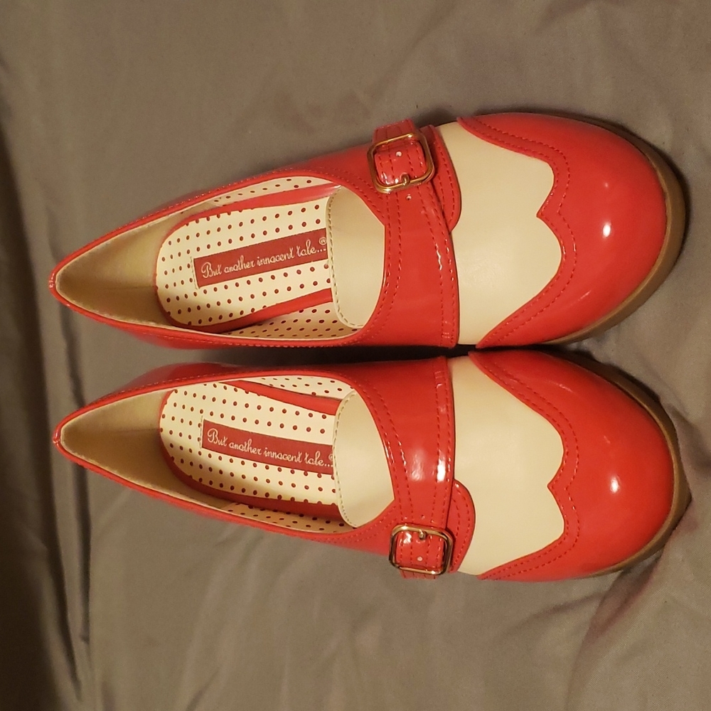 Vintage 1950's Style Shoe with Buckle Accenr